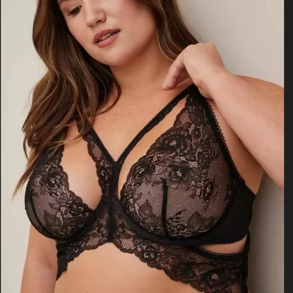 NWT Torrid Black Lace Unlined Plunge Underwire Bra Size 4 - Picture 1 of 9
